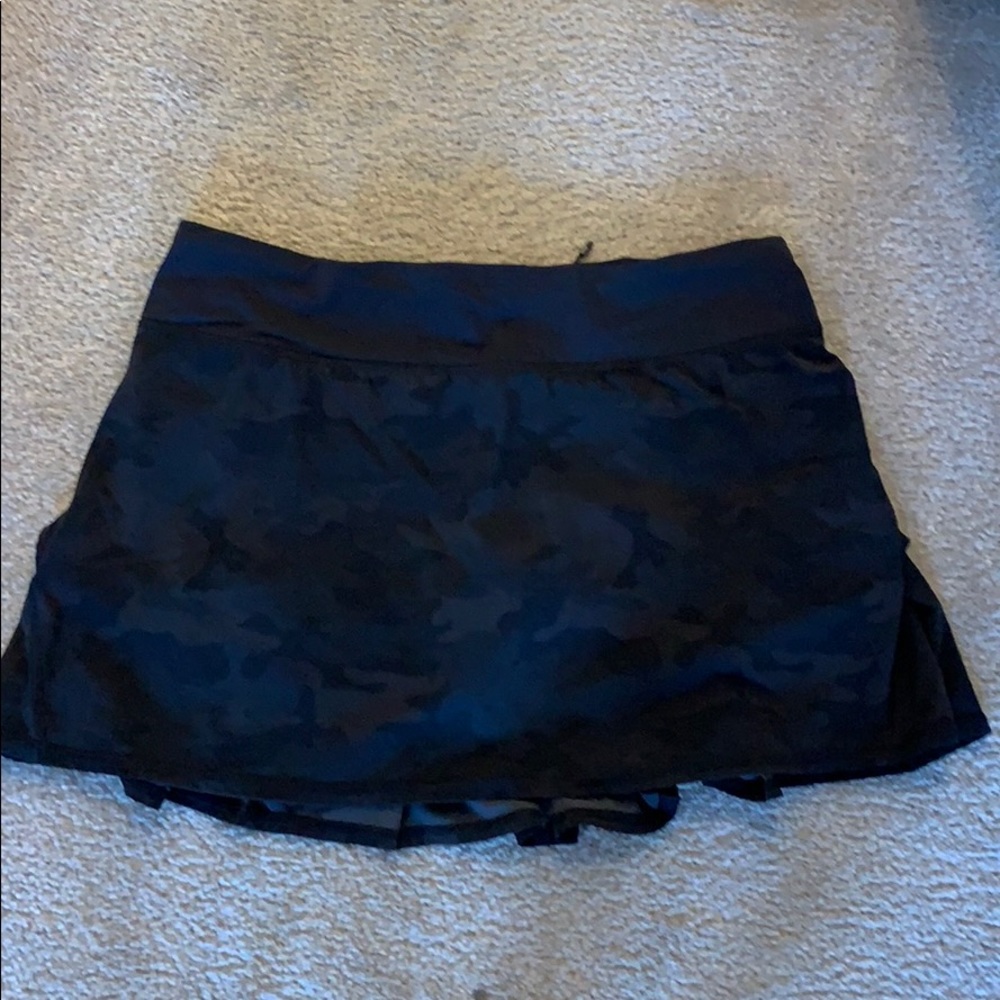 Lululemon pace rival in camouflage